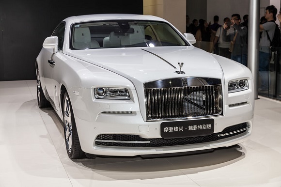 Rolls-Royce-motor-cars-renews-UK-commitment-after-sales-jump